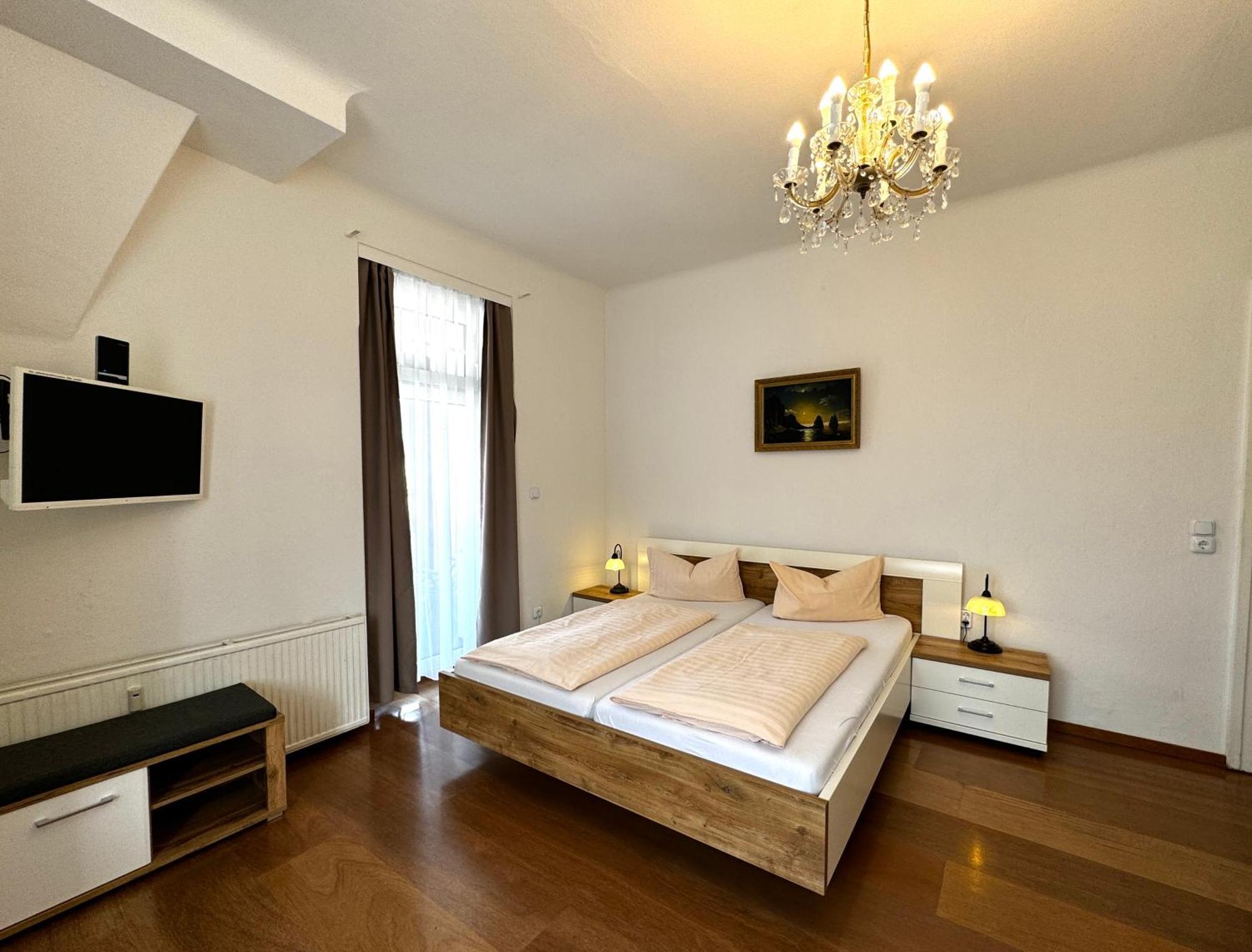 Hotel Zu Den Linden 2*